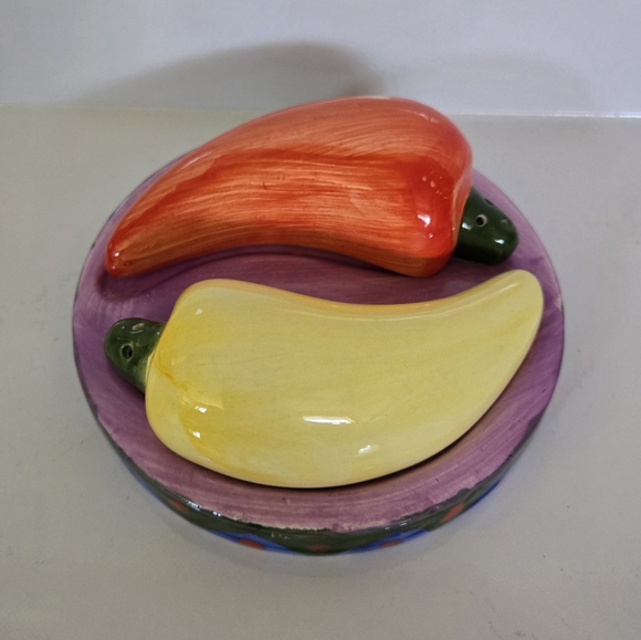 Chili Pepper Shape Salt and Pepper Shaker Set Yellow Red Ceramic - Picture 2 of 7